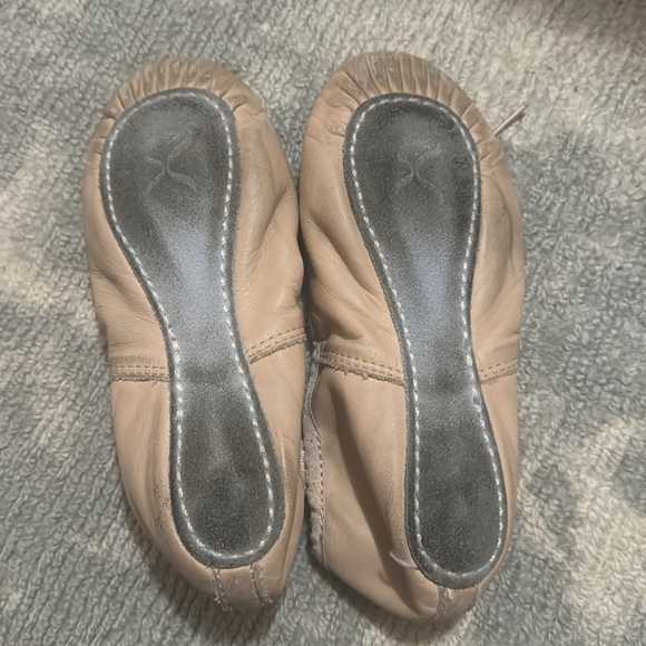 Capezio Pink ballet bag, slippers, skirt, 2 bodysuits and a top! - Picture 4 of 13